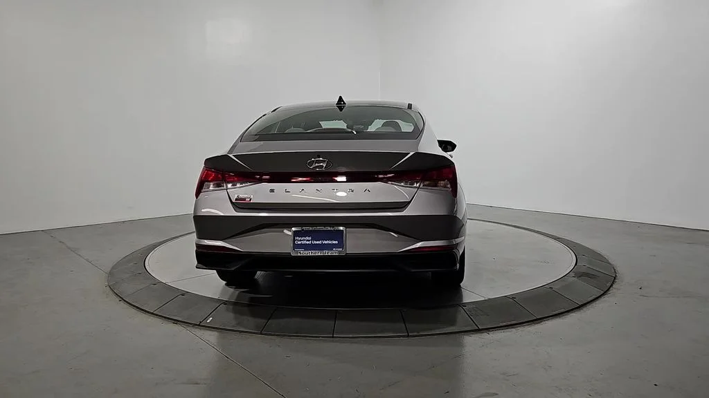 Used 2023 Silver Hyundai SEL image 4