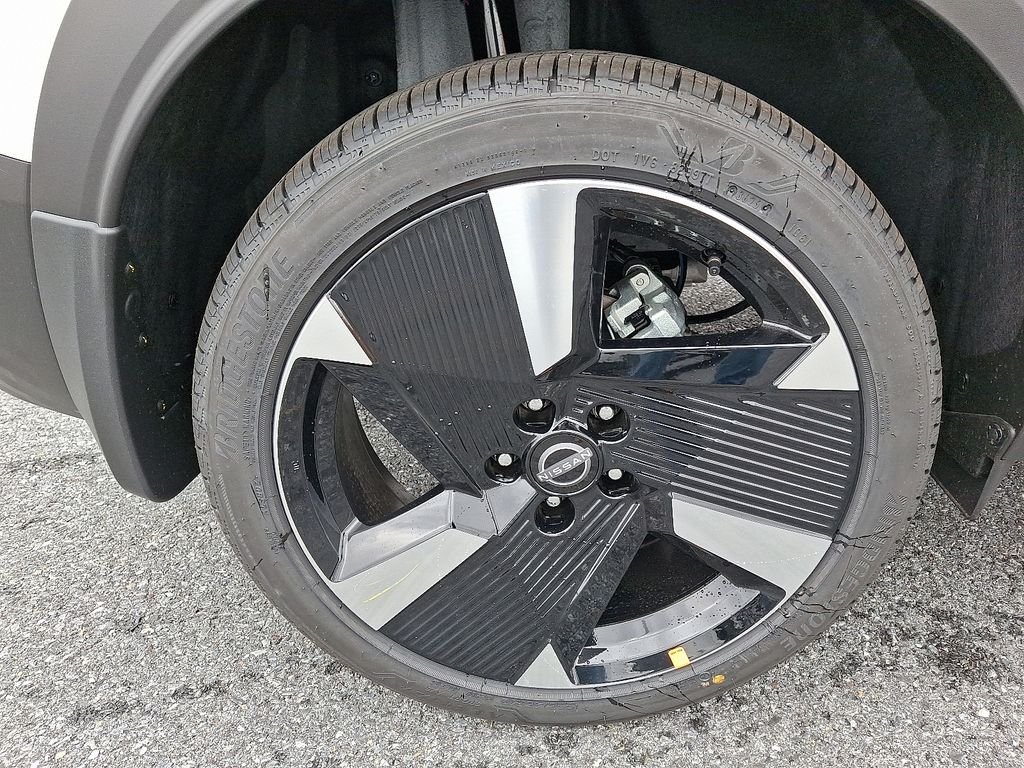 New 2026 White Nissan SR image 5