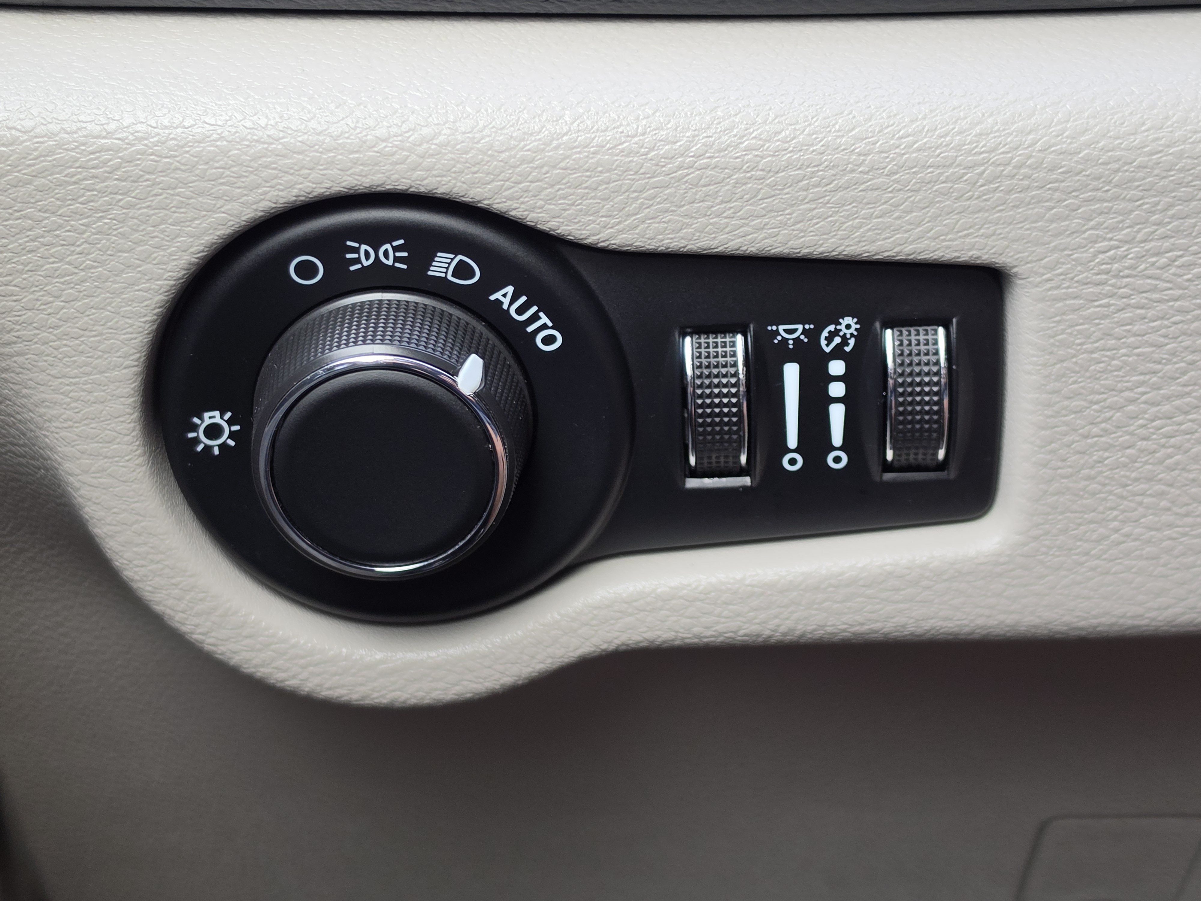 Used 2023 Bright White Clearcoat Chrysler LX image 16