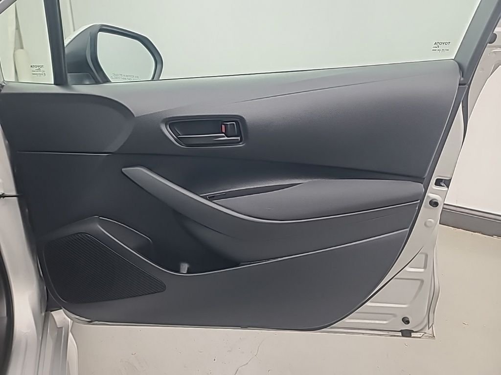 2025 Toyota Corolla LE - Photo 13