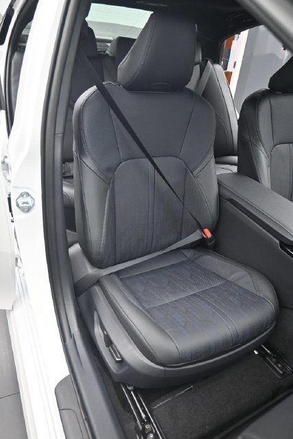 New 2026 Wind Chill Pearl/Black Toyota XSE image 15