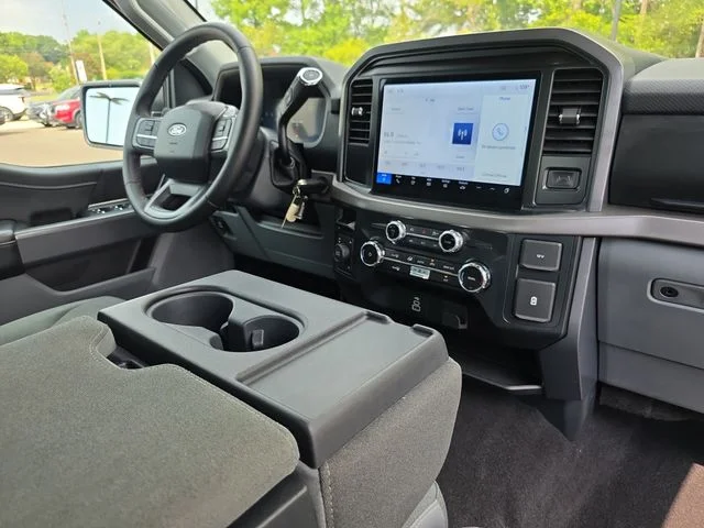 Used 2025 Blue Ford XLT image 16