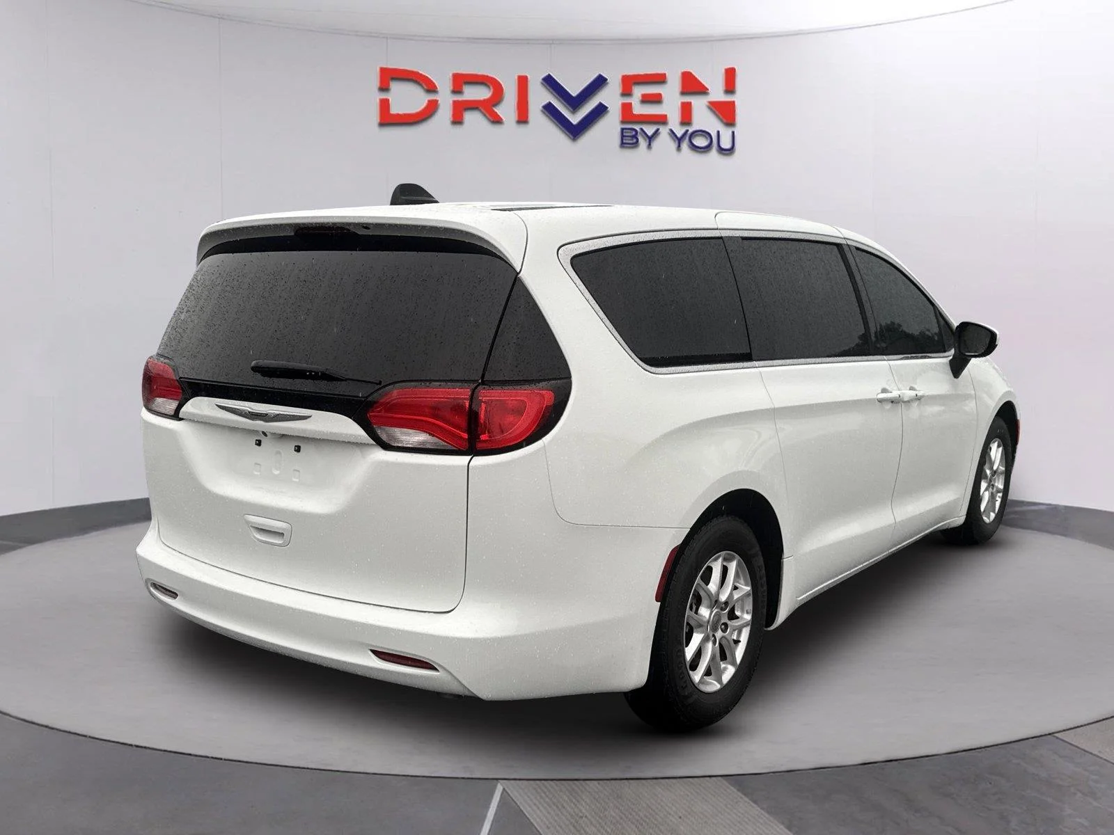 Used 2022 Bright White Clearcoat Chrysler LX image 4