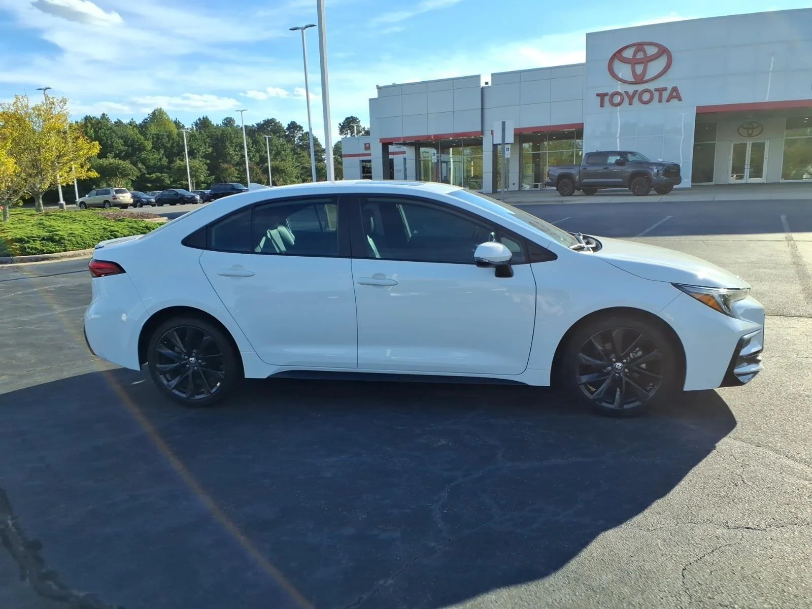 Used 2023 Ice Cap Toyota XSE image 12