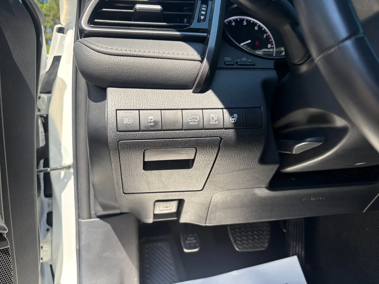 Used 2024 Ice Cap Toyota SE image 34