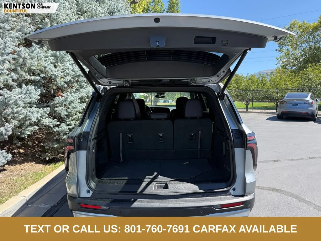 Used 2025 Gray Chevrolet Z71 image 37