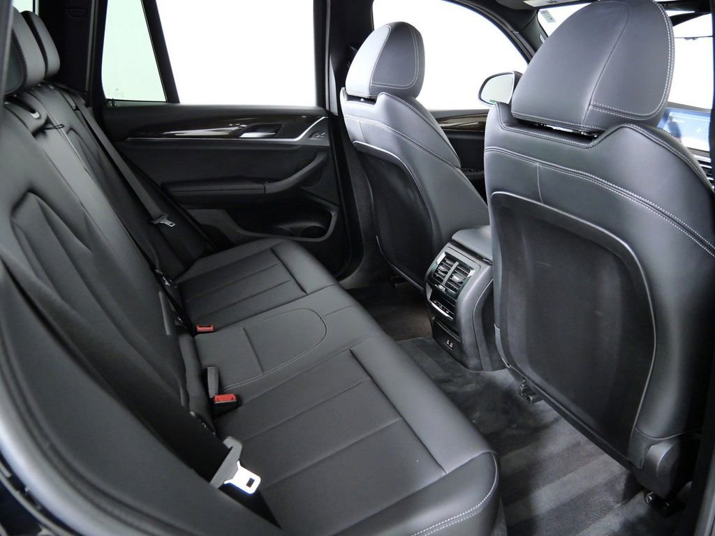 Used 2022 Black BMW xDrive30i image 25