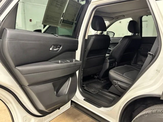 Used 2024 White Nissan SL image 19