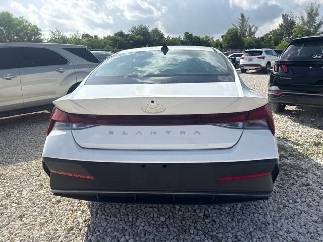 Used 2024 White Hyundai SE image 7