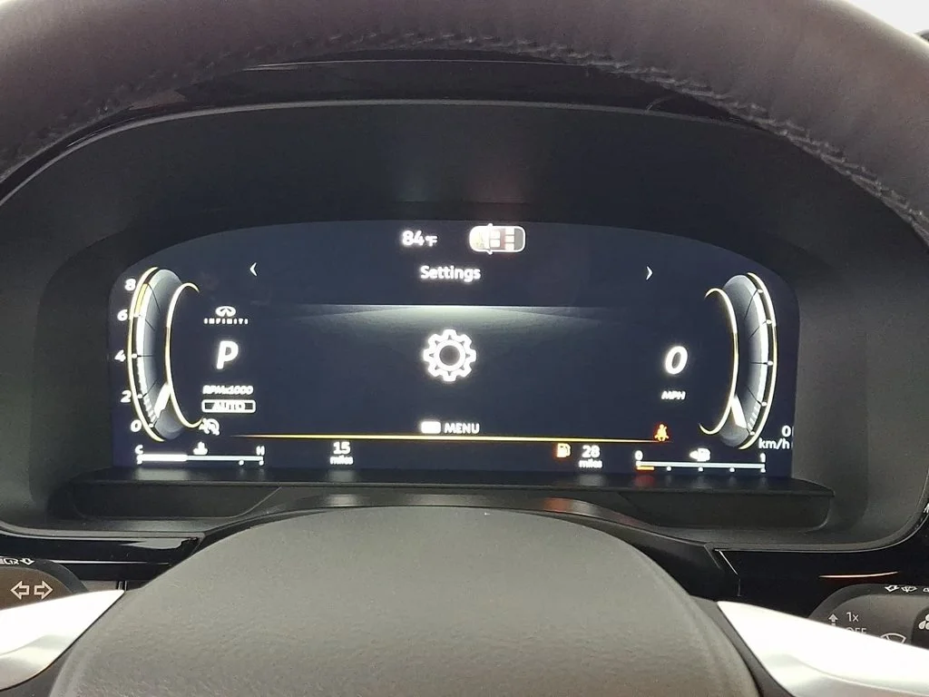 Used 2027 Radiant White INFINITI LUXE image 19