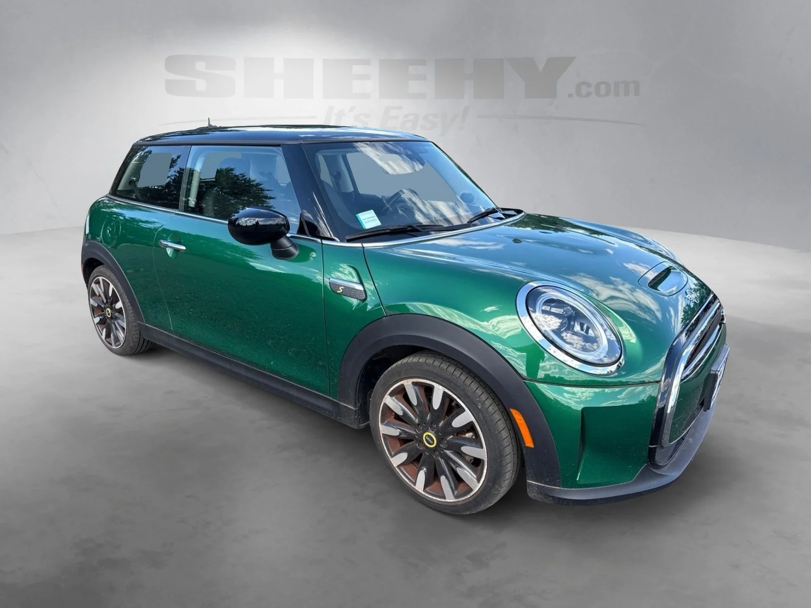 Used 2024 Green MINI Signature image 2