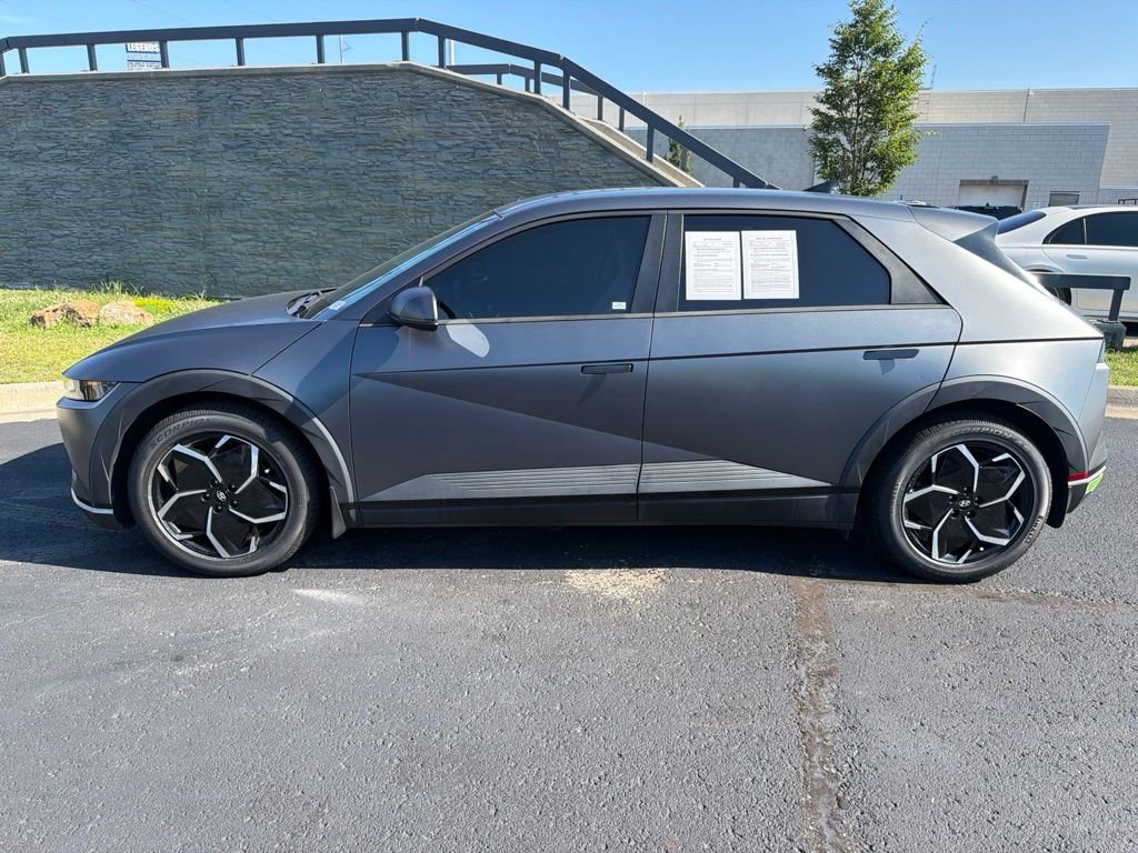 Used 2023 Gray Hyundai SEL image 4