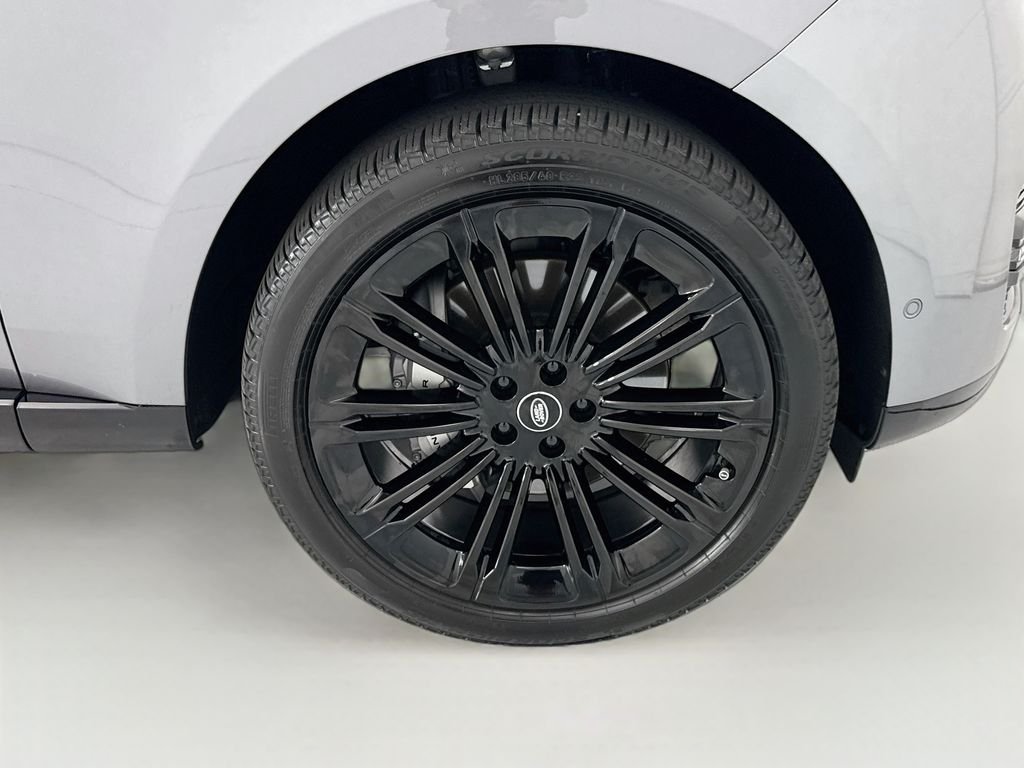 Certified Used 2025 Eiger Gray Metallic Land Rover SE image 30