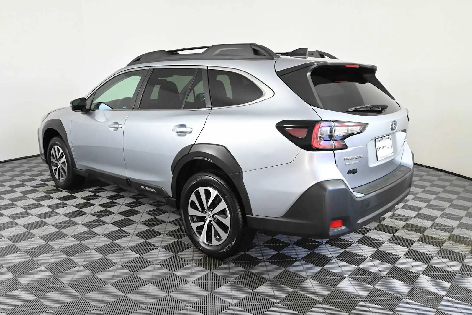 Used 2023 Ice Silver Metallic Subaru Premium image 6