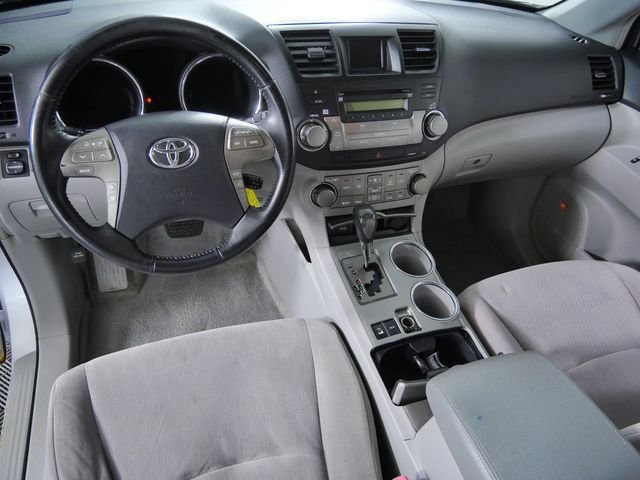 Used 2009 Silver Toyota Sport image 2