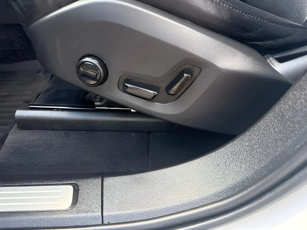 Used 2019  Volvo Momentum image 10