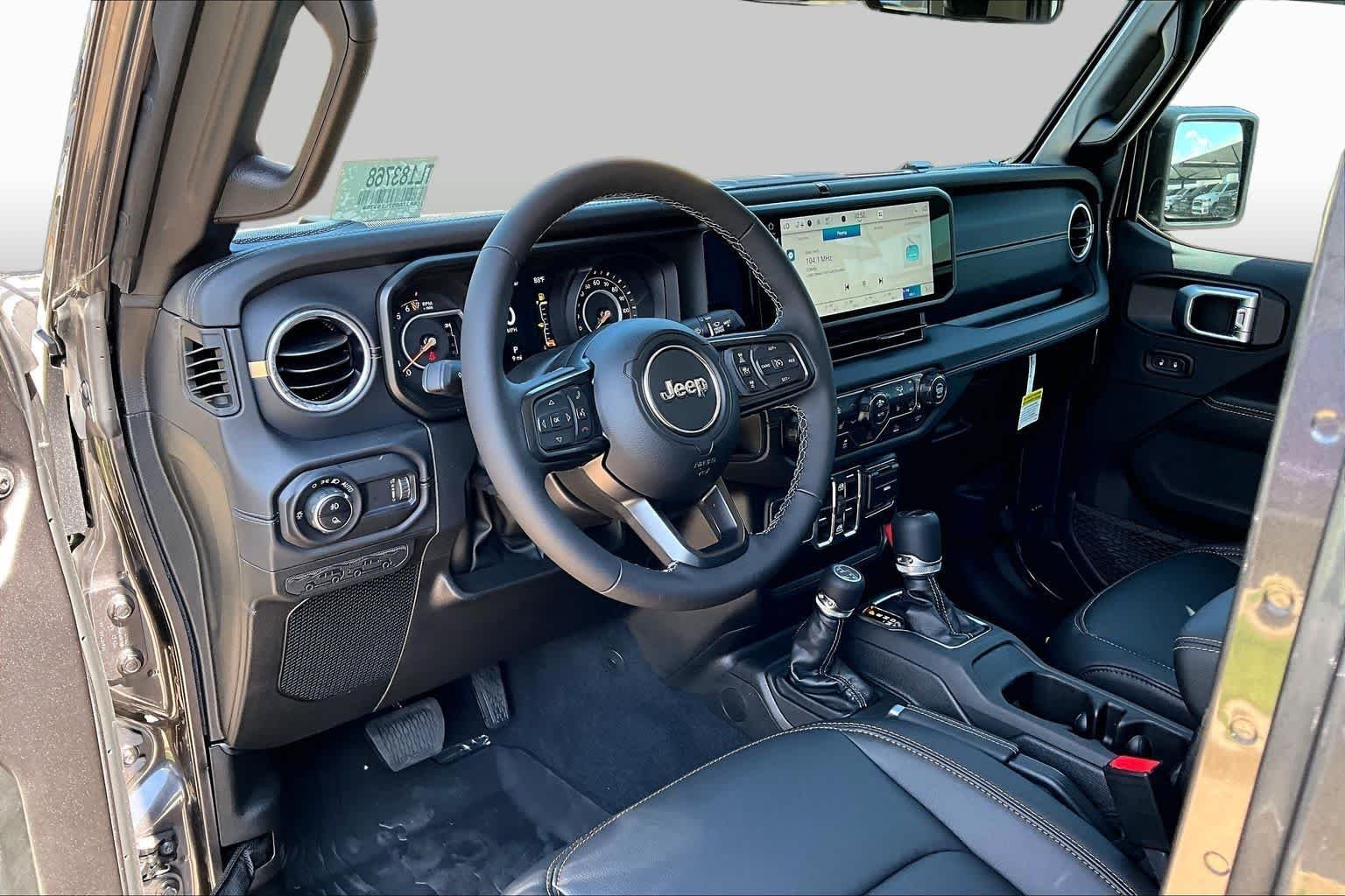 New 2026 Granite Crystal Metallic Clear-Coat Exterior Paint Jeep Sahara image 9