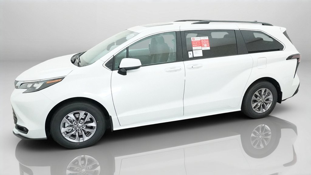 New 2026 Wind Chill Pearl Toyota XLE image 31