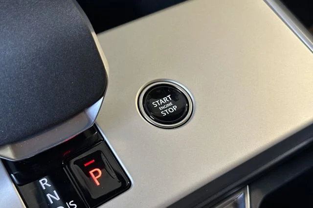 New 2026 Belgravia Green Land Rover SE image 22