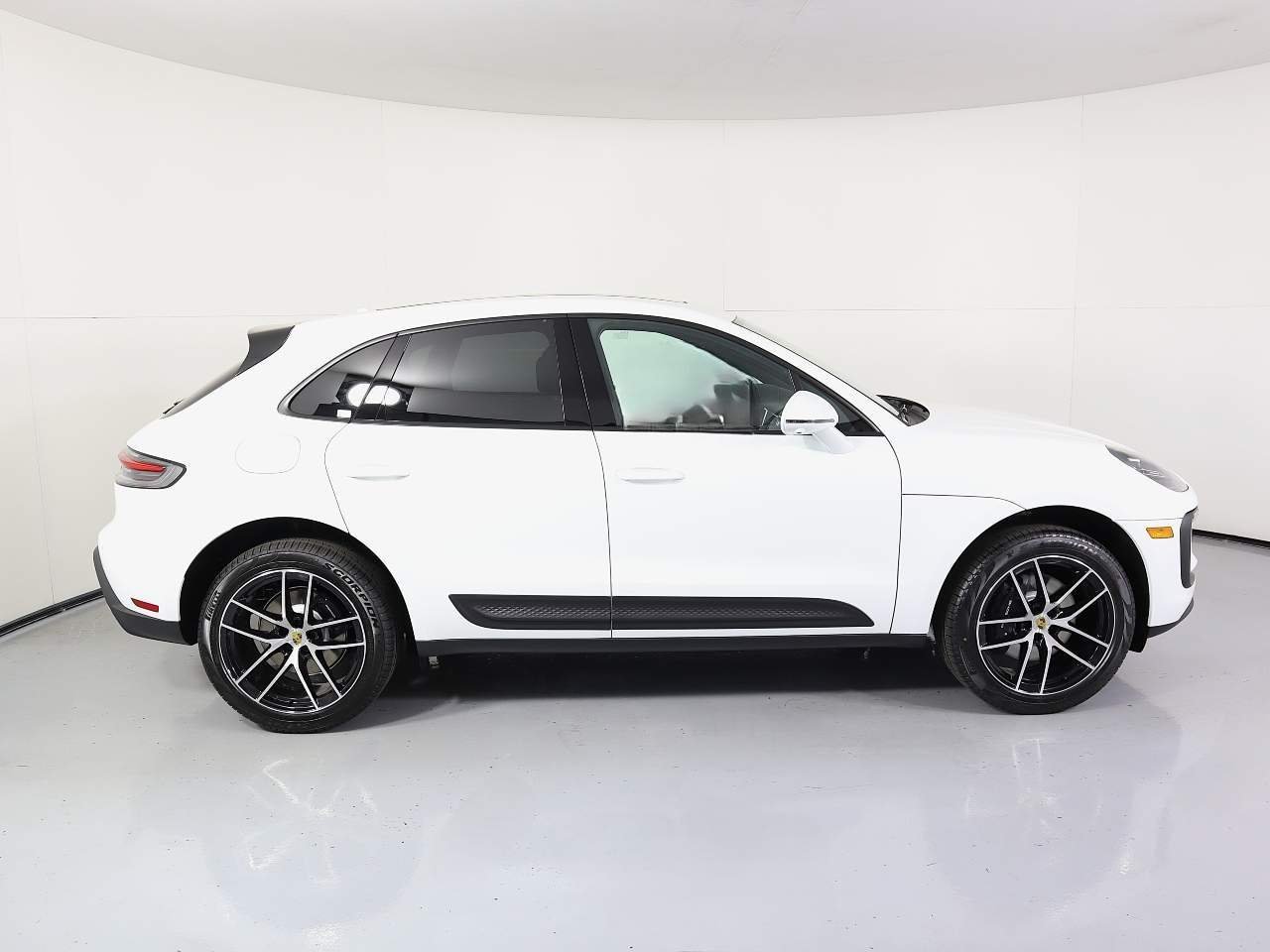 2025 Porsche Macan - Photo 8