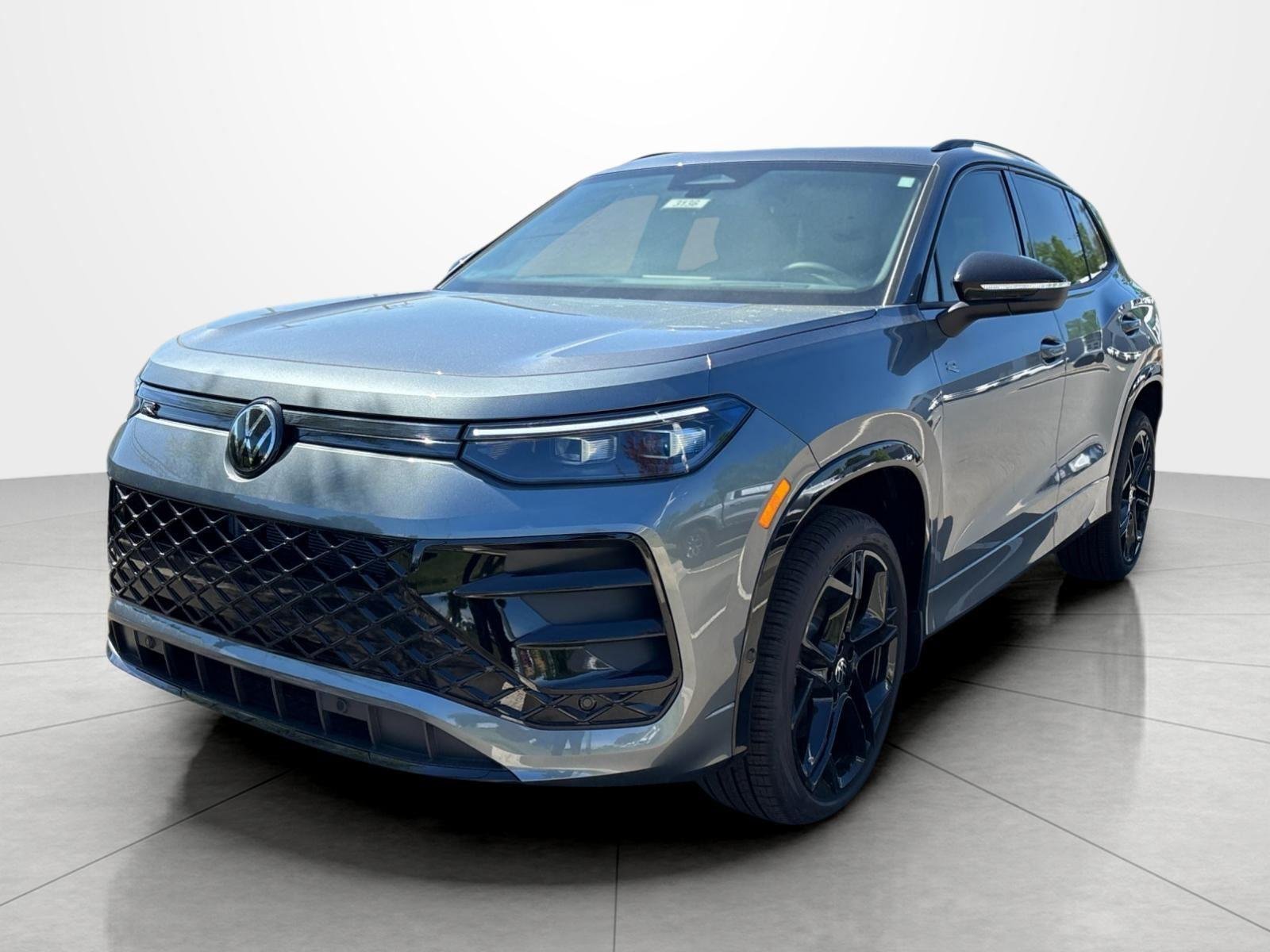 2025 Volkswagen Tiguan SE R-LINE BLACK