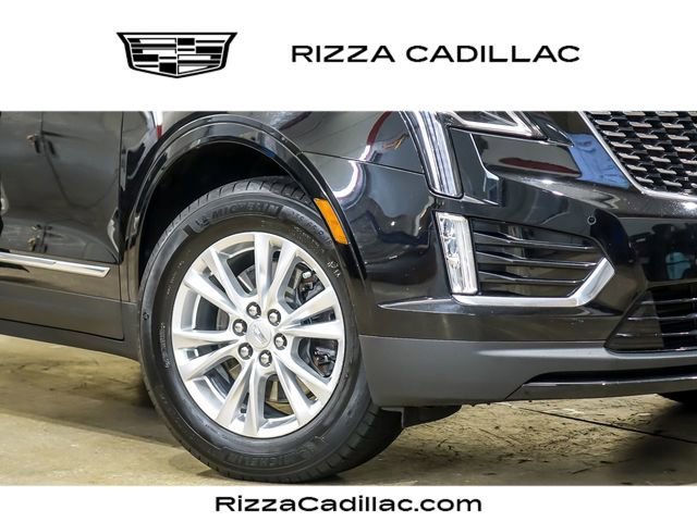 Used 2022 Stellar Black Metallic Cadillac Luxury image 3