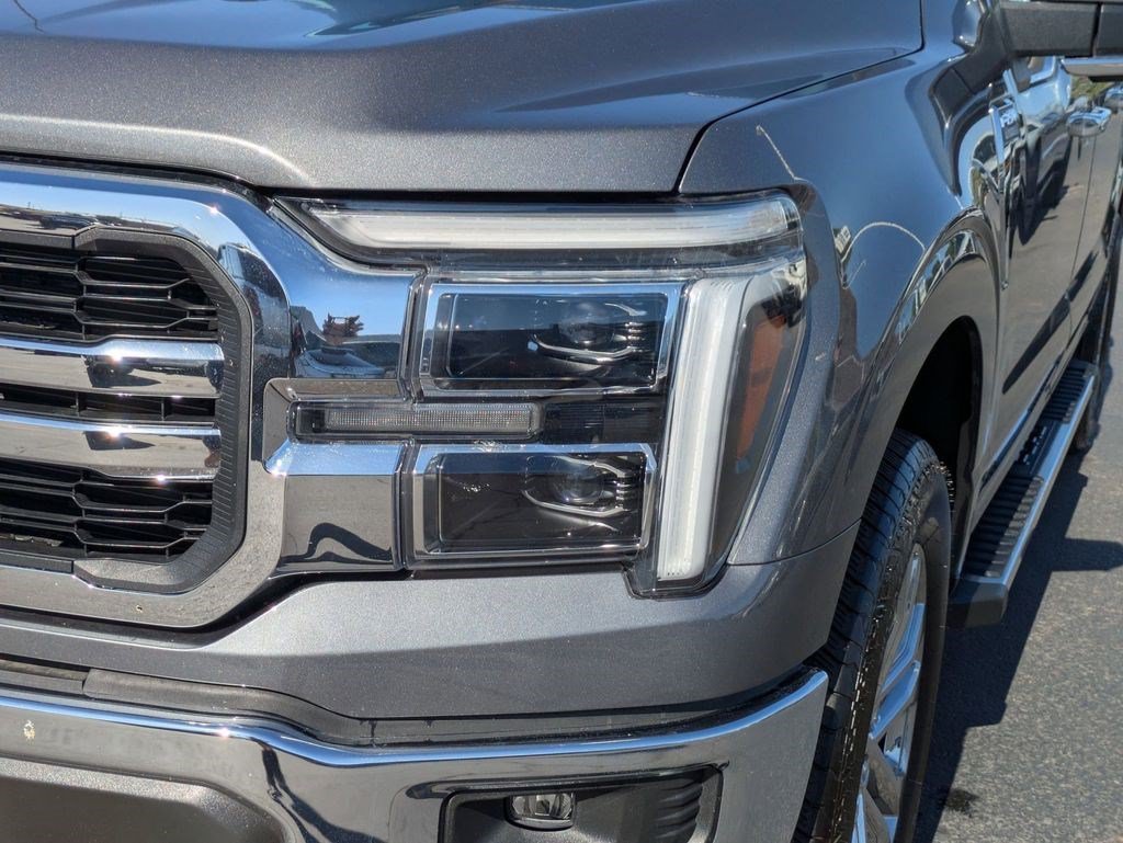 Used 2025 Gray Metallic Ford LARIAT image 9
