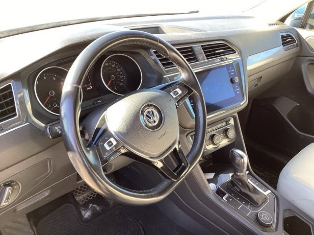 Certified Used 2019 Silk Blue Metallic Volkswagen 2.0T SE image 29