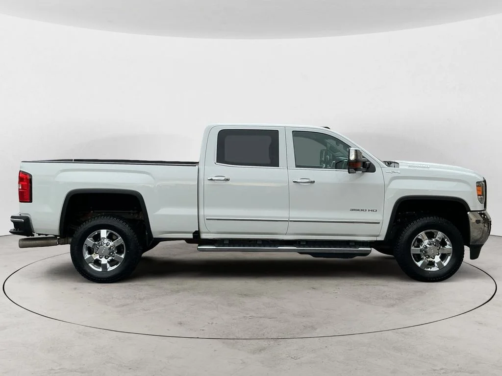 Used 2018 White GMC SLT image 4