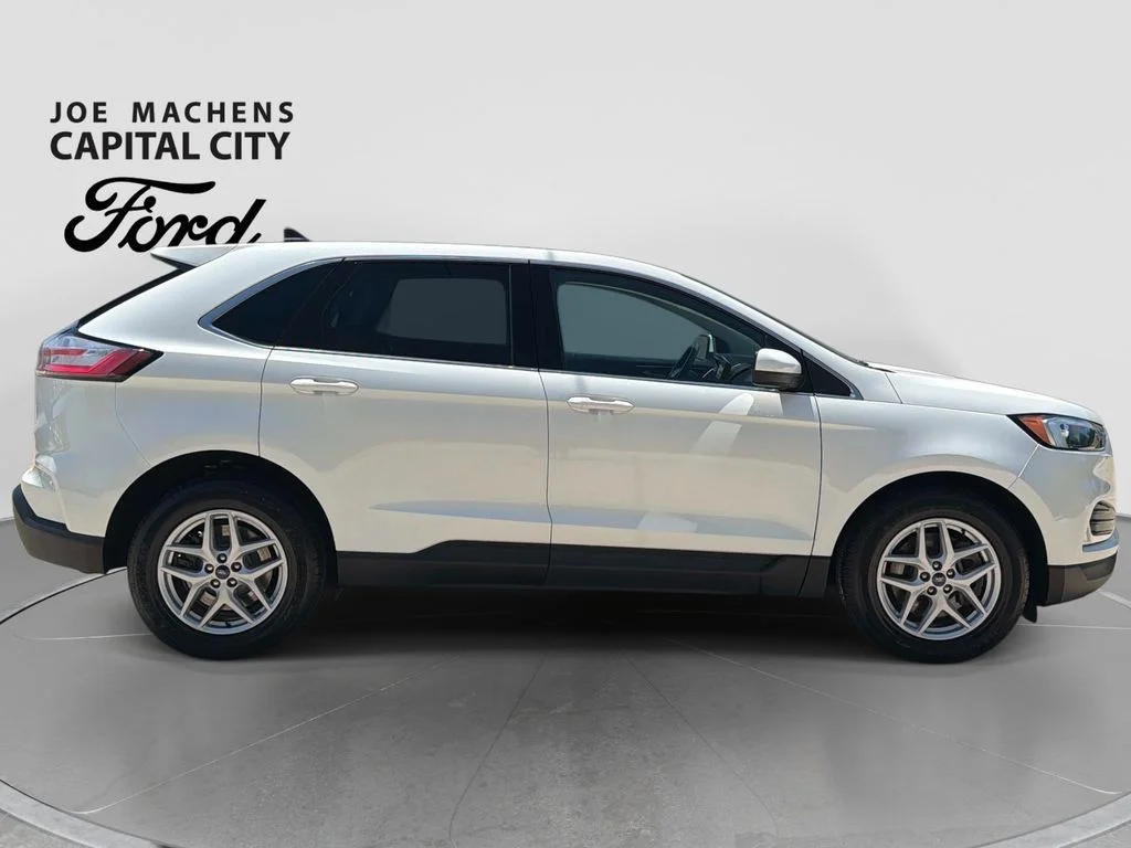 Used 2022 Star White Ford SEL image 3