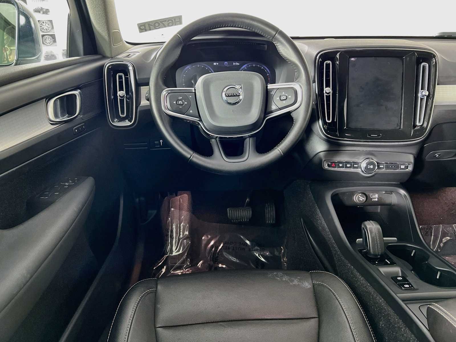 Used 2021 DENIM BLUE METALL Volvo Momentum image 24