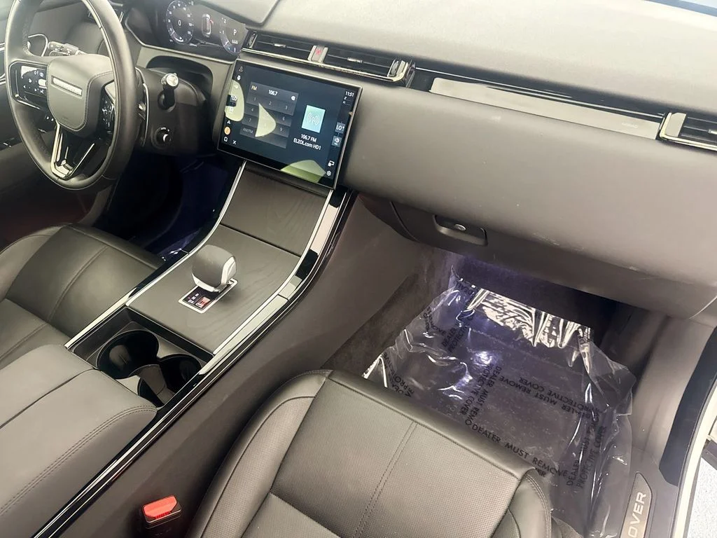 Certified Used 2025 White Land Rover Dynamic SE image 30