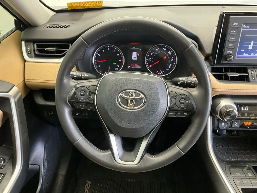 Used 2019 Black Toyota XLE Premium image 12