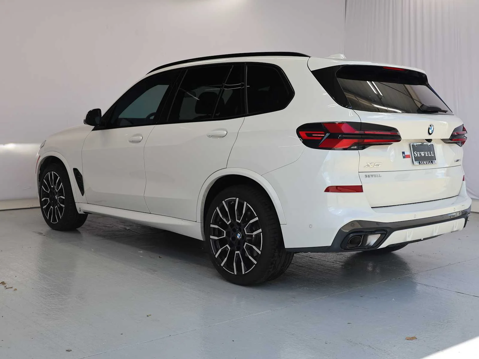 Certified Used 2026 Mineral White Metallic BMW xDrive40i image 6