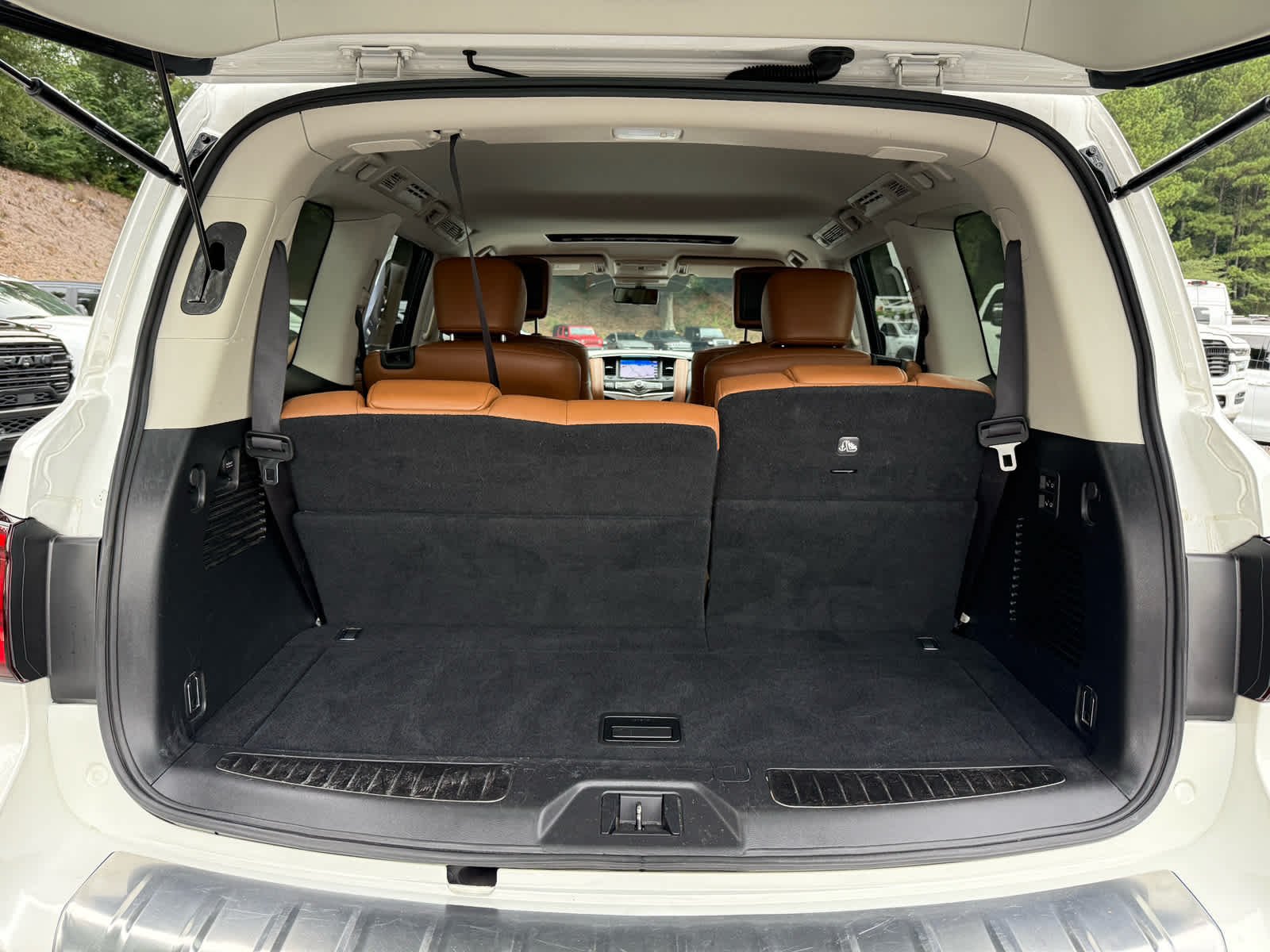 Used 2019 Moonstone White INFINITI LUXE image 30