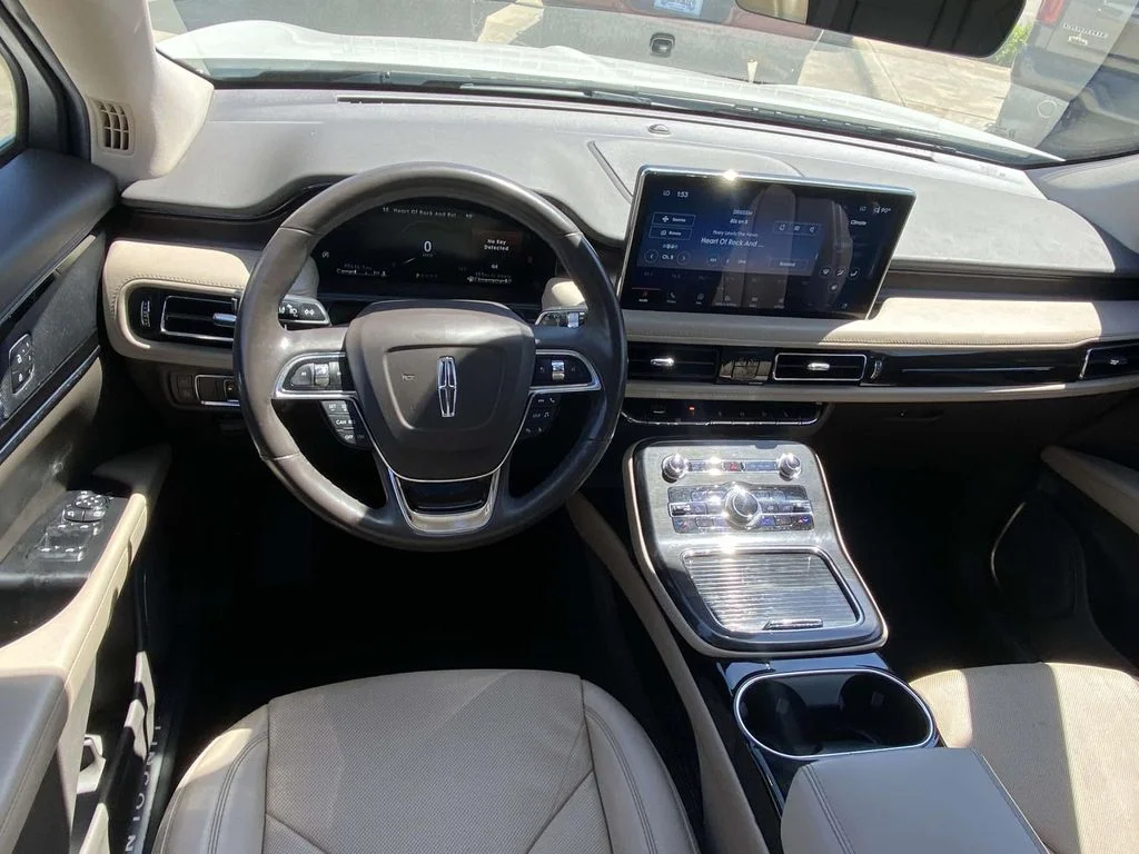 Used 2022 White Lincoln Reserve image 15