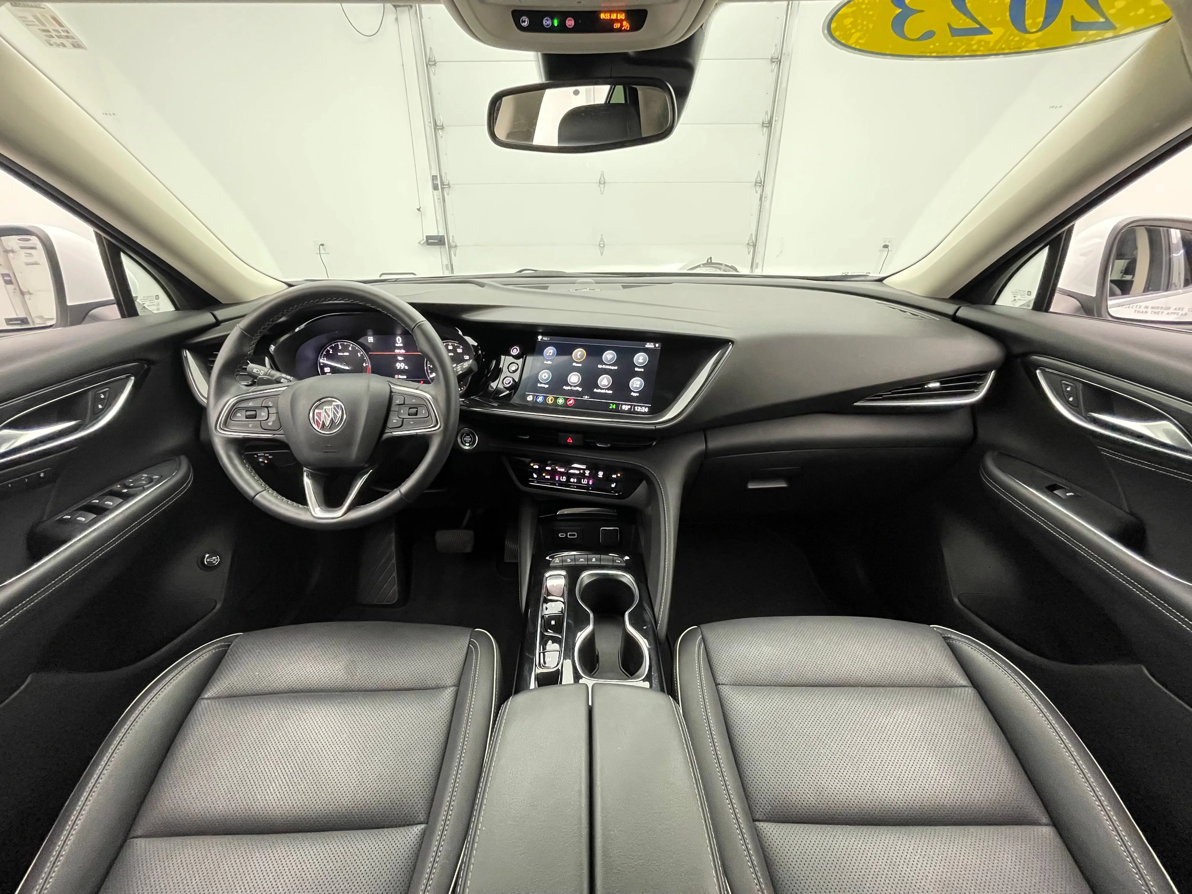 Used 2023 Summit White Buick Essence image 3