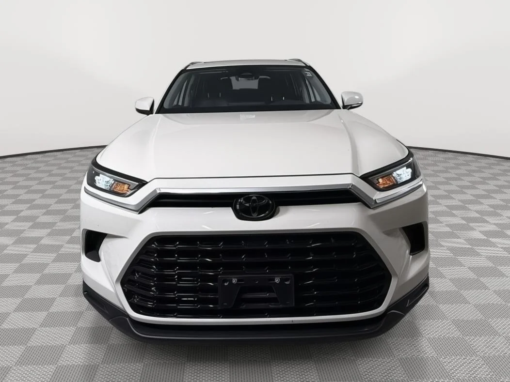 Used 2024 Coastal Cream Toyota XLE image 14