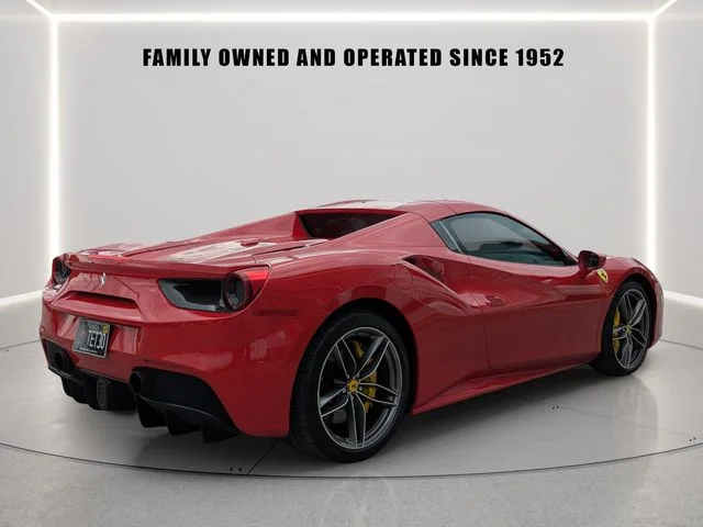 Used 2018  Ferrari Base image 6