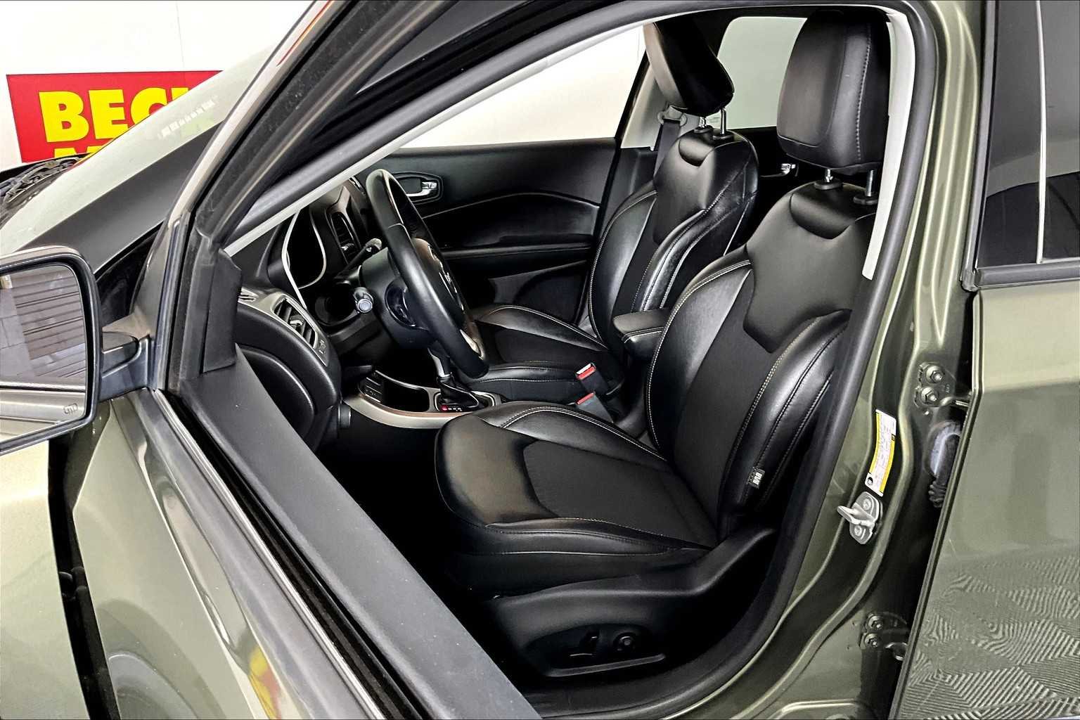 Used 2018 Olive Green Pearlcoat Jeep Latitude image 8