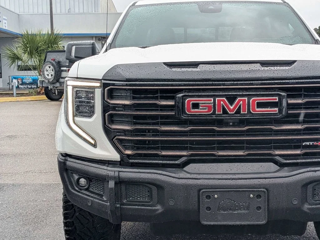 Used 2024 White GMC AT4X image 8