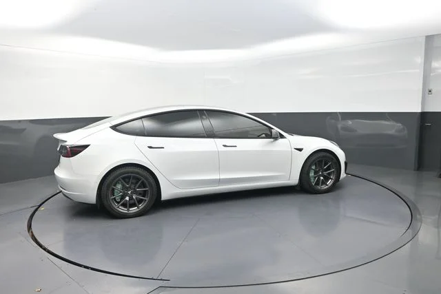 Used 2022  Tesla Long Range image 10