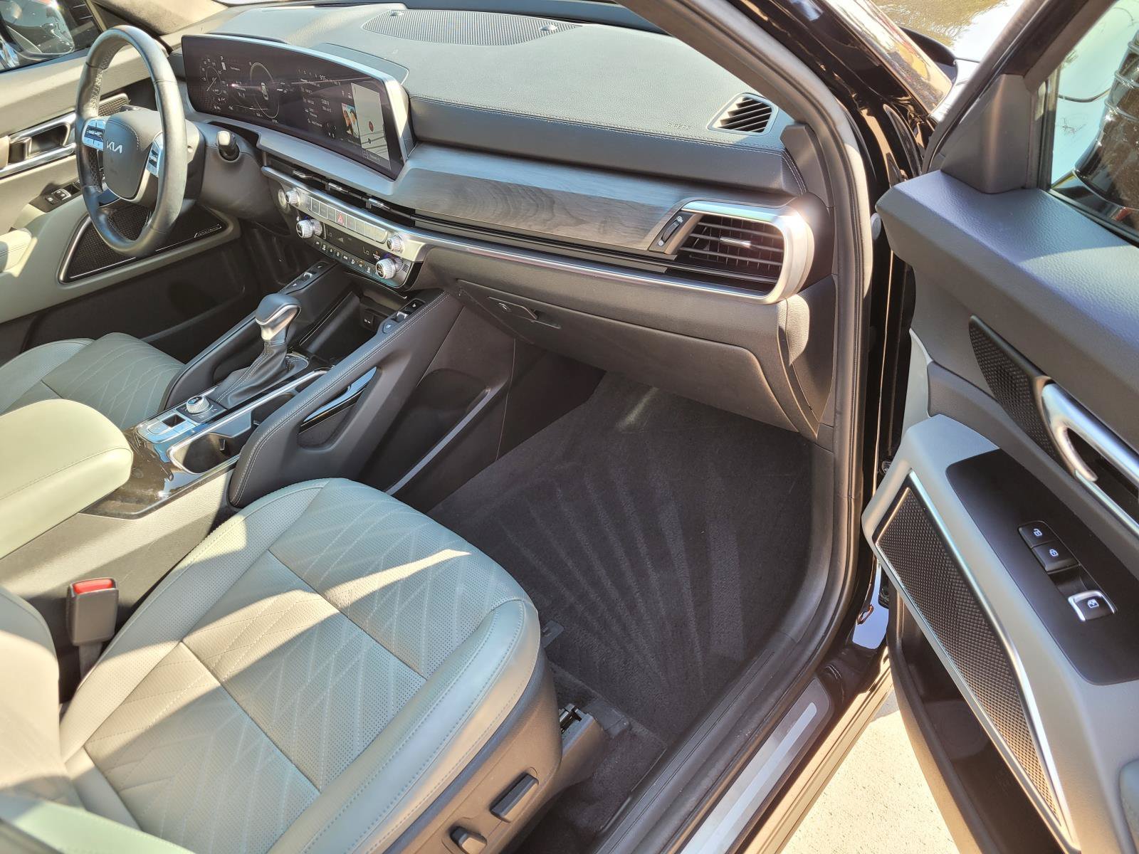 Used 2024 Ebony Black Kia SX Prestige X-Pro image 24