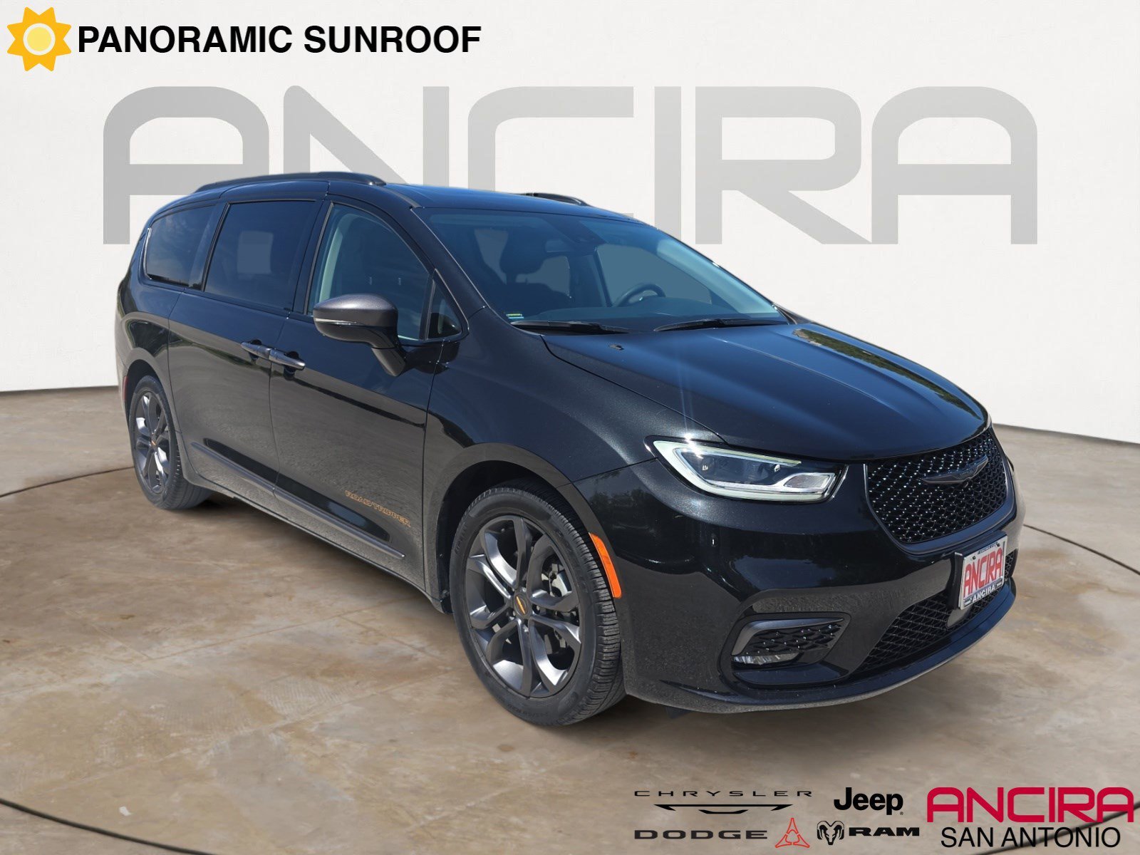 2024 Chrysler Pacifica Touring L's photo