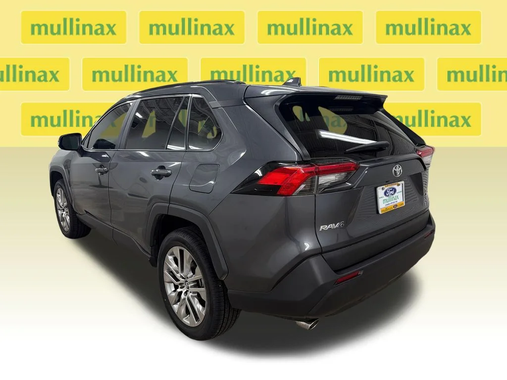 Used 2021 Gray Toyota XLE Premium image 9