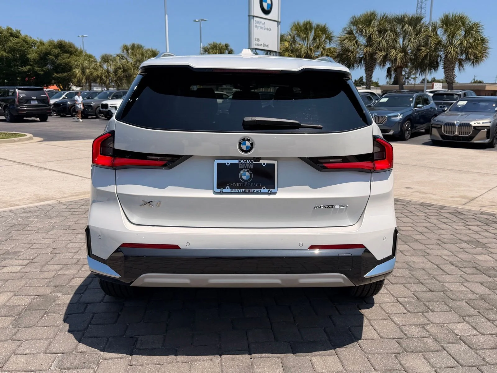 New 2026 Mineral White Metallic BMW xDrive28i image 10