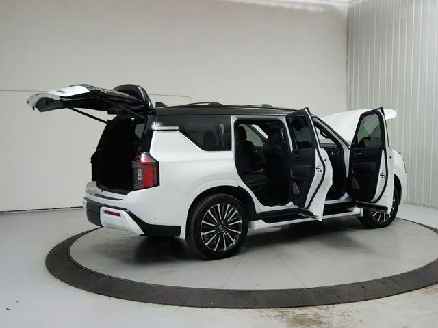 Used 2025 White Nissan Platinum Reserve image 15