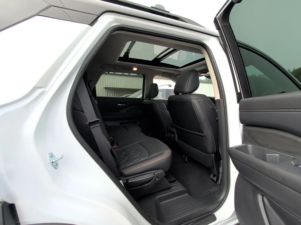 Used 2026 White Nissan Platinum image 14