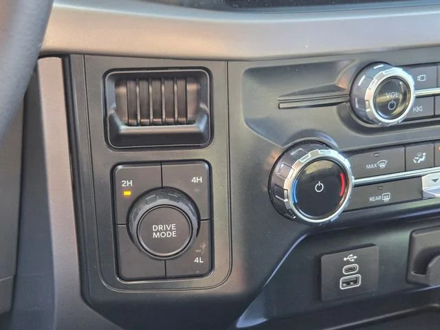 Used 2025 Blue Ford XLT image 30