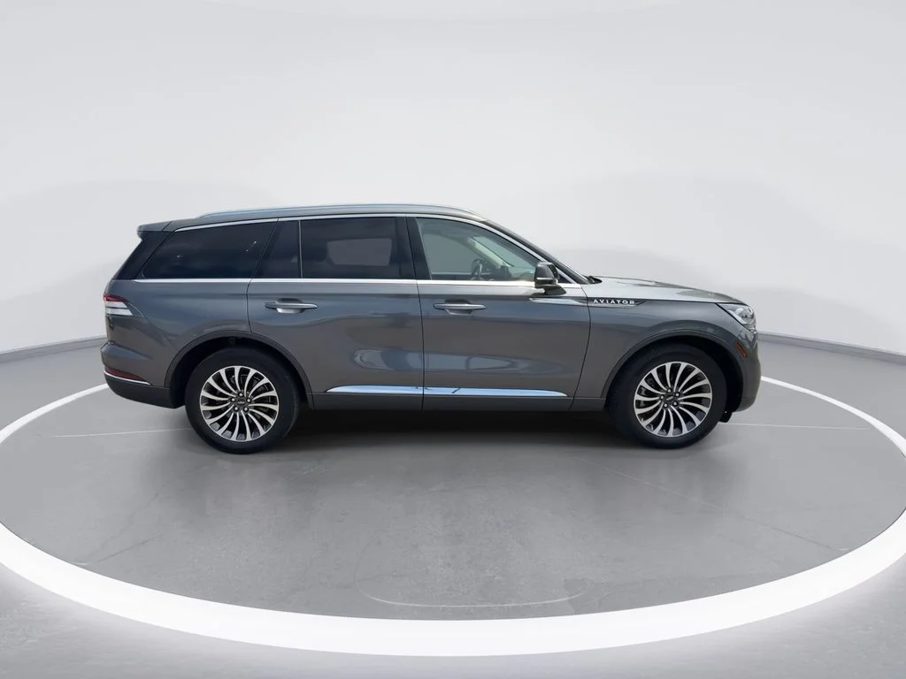 Used 2023 Gray Lincoln Standard image 9
